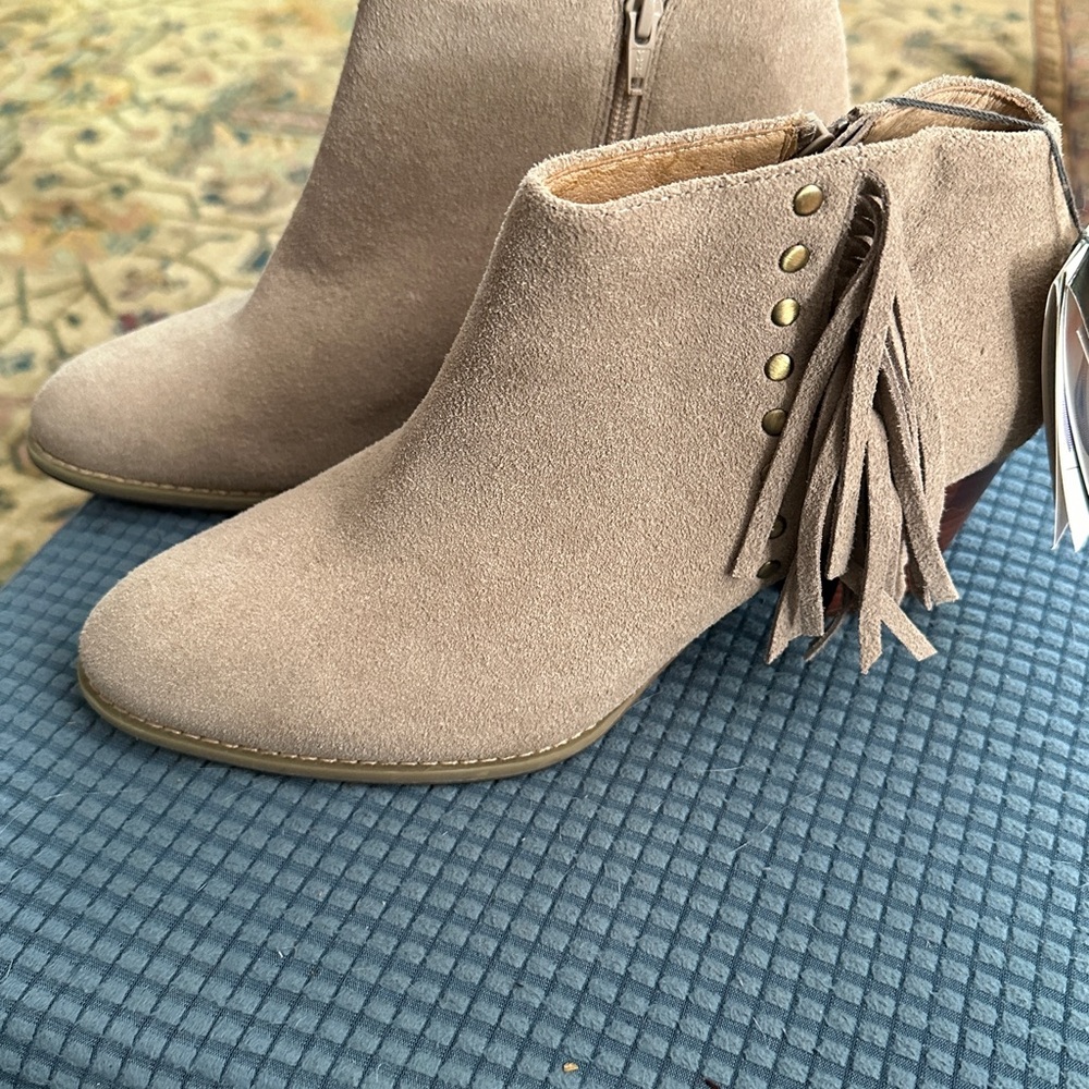 New with tags Suede booties with fringe by Vionic for comfort with style!